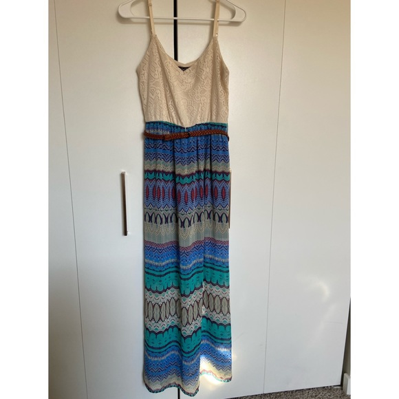 Love Reign Floral Maxi Dress with Crochet - Picture 4 of 10